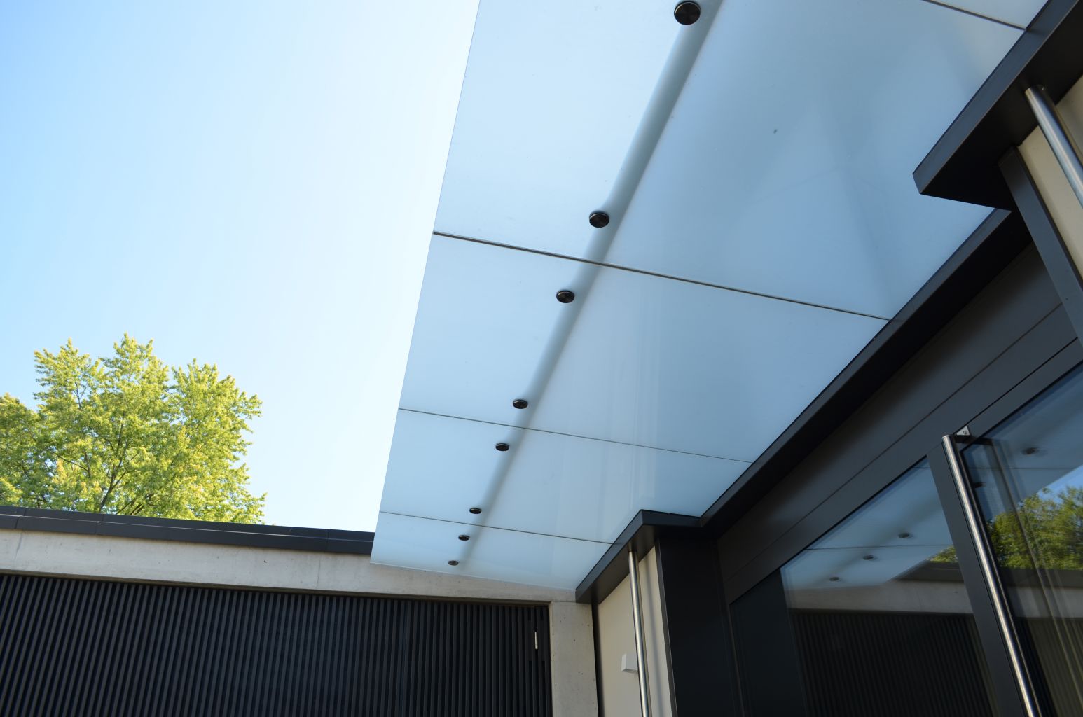 Vordächer über Eingänge - Soltermann AG